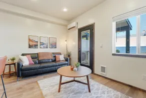 Coffee-Bar Townhome · En-Suites · Garage - Image 2
