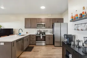Coffee-Bar Townhome · En-Suites · Garage - Image 4