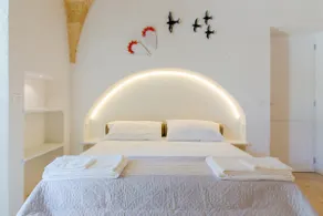 Modern high end villa with pool 2km from sea - Image 4