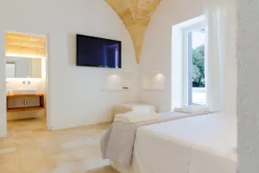 Modern high end villa with pool 2km from sea - Image 5