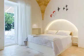 Modern high end villa with pool 2km from sea - Image 3