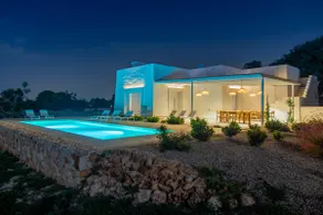 Modern high end villa with pool 2km from sea - Image 2