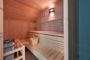 Holiday Home 'Ty Al Louarn - Pool - Spa' with Private Terrace, Shared Garden & Wi-Fi - Image 5
