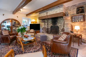 Holiday Home 'Ty Al Louarn - Pool - Spa' with Private Terrace, Shared Garden & Wi-Fi - Image 4