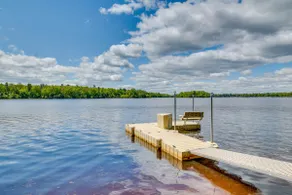 Gorgeous Lake Arbutus Getaway w/ Dock & Boat House - Image 3