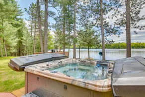Gorgeous Lake Arbutus Getaway w/ Dock & Boat House - Image 2