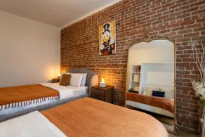 Sleek 2BR in Heart of Downtown Montreal - Image 4