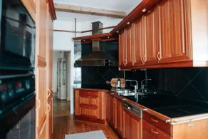 Exclusive 2-Bedroom APT in a great location - Image 4