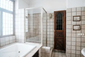 Exclusive 2-Bedroom APT in a great location - Image 5