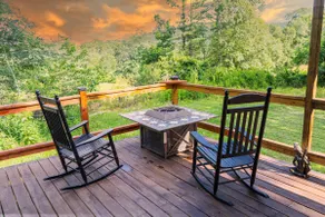 Private 3BR Lodge/ Hot Tub/ Giant Jenga - Image 2