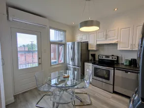 Modern Hochelaga Apt Near Metro & Free Street - Image 2