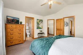 Rigden Retreat Garage, Dog Friendly, Near Trails - Image 5