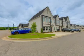 5 Mi to Auburn University: Sleek Townhome w/ Patio - Image 3