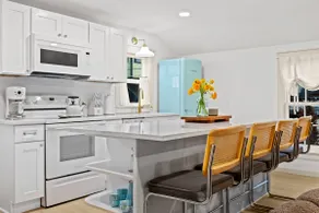 Spacious and relaxing | The Daisy Carriage House! - Image 3