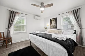 Modern Apartment with Parking & Prime Location - Image 2