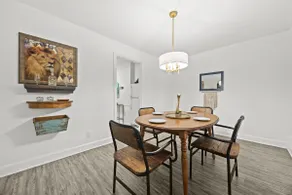 Modern Apartment with Parking & Prime Location - Image 3