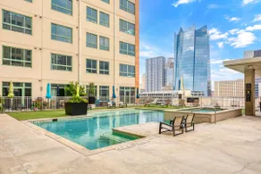 Central Flat w Pool|FREE Parking|Walk to Riverwalk - Image 3