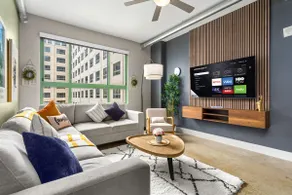 Central Flat w Pool|FREE Parking|Walk to Riverwalk - Image 2