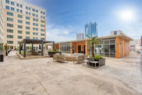 Central Flat w Pool|FREE Parking|Walk to Riverwalk - Image 4