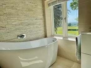 Countryside Cottage with Stunning Views - Image 4