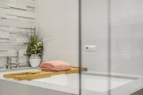 4Bed Modern Home W/WiFi + Parking + Ellerslie Park - Image 2
