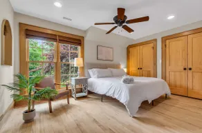 3 Min to Downtown, Game Room, King bed - Image 4