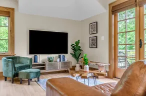 3 Min to Downtown, Game Room, King bed - Image 5