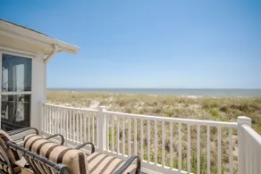Selah: 3 Bed / 2 bad Oceanfront Home med Sun Room på Oak Island - Image 5