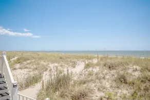 Selah: 3 Bed / 2 bad Oceanfront Home med Sun Room på Oak Island - Image 4