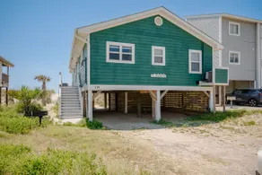 Selah: 3 Bed / 2 bad Oceanfront Home med Sun Room på Oak Island - Image 2