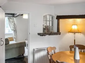 Cottage with garden | River view - Image 3