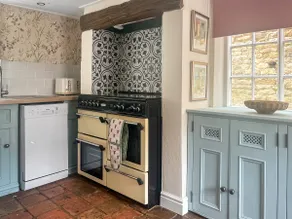Cottage with garden | River view - Image 4