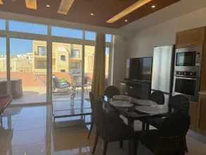 Central Penthouse Suite BBQ&Hot Tub 5Min Walk2Sea - Image 4