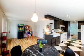4 Bedroom Downtown Apt - Free Parking - Image 2