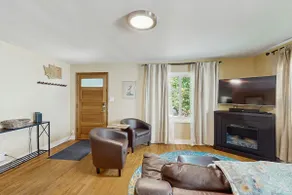 2 BR charming cotttage, pet-friendly, near Seattle - Image 3