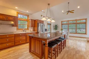 Exquisite 5 Bedroom Vacation Home - Image 4