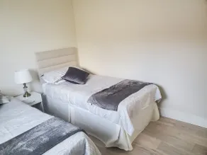 Seaside Retreat-2 Bed-Sleeps 4-Parking-Pets - Image 3