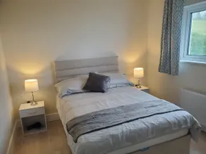Seaside Retreat-2 Bed-Sleeps 4-Parking-Pets - Image 2