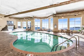 Breathtaking Lake View Studio 2 Queen Beds & Pools - Image 4