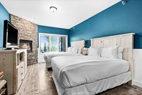 Breathtaking Lake View Studio 2 Queen Beds & Pools - Image 3