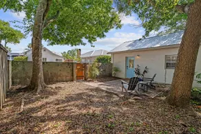 Courtyard Cottage- 15 Min Walk to Downtown - Image 5