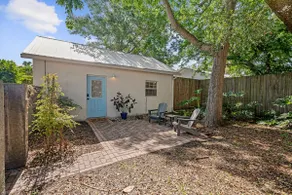 Courtyard Cottage- 15 Min Walk to Downtown - Image 4