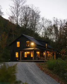 Killington Chalet: Hot Tub, Fireplace, spacious 4b - Image 2