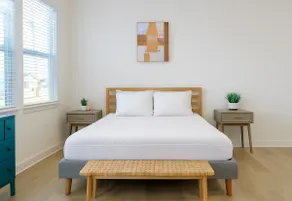 Queen Bed · Near Med Center · Long Worker Stays - Image 2
