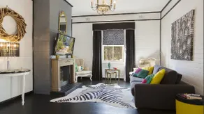 Le Petit Château Bushland Views - Image 3