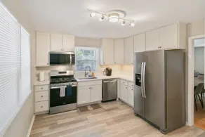 5BR Fully Fenced with 2 Living Rooms Family Ready Near Naval Base - Image 2