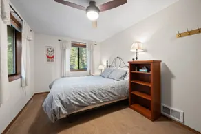 Camp Sherman Riverfront Getaway - sleeps 8! - Image 4
