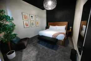 Sevenfold | Sleeps 20 | Luxe 7BR Retreat + Hot Tub - Image 5