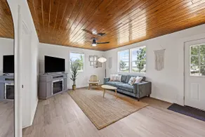 Golden Pine - Lakefront Cabin getaway - Image 4