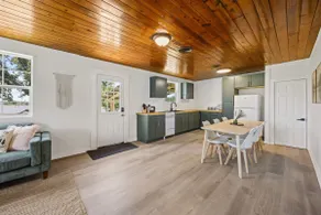 Golden Pine - Lakefront Cabin getaway - Image 5